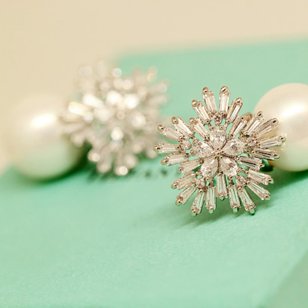 Snowflake Crystal Pearl Earrings for Woman with Charm Rhinestone Fashion - Image 2