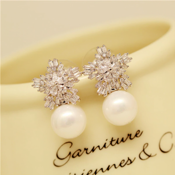 Snowflake Crystal Pearl Earrings for Woman with Charm Rhinestone Fashion - Image 4